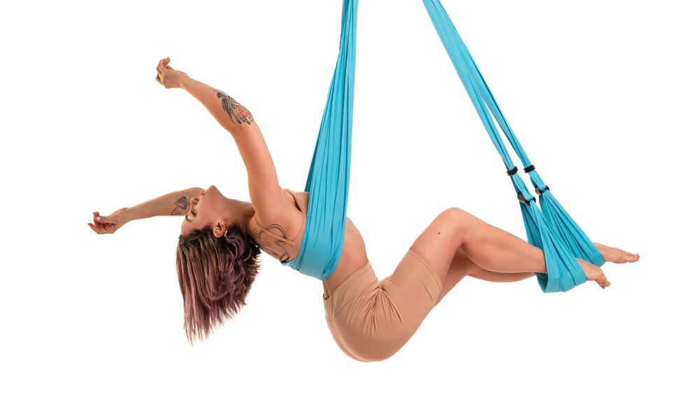 Aerostretching (растяжка в гамаках)